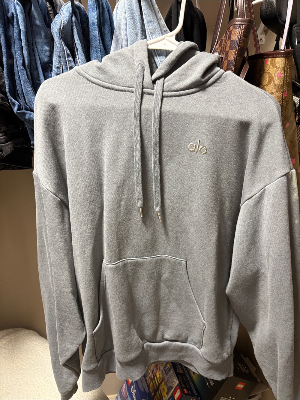 ALO Yoga light grey sweatshirt